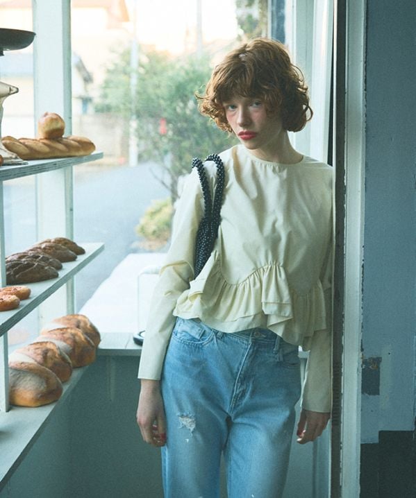 ウェービーラッフルブラウス