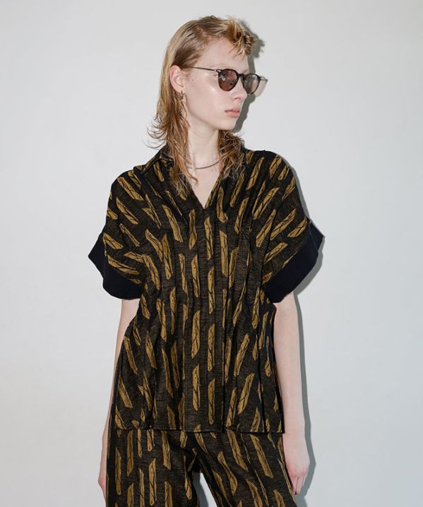 Stripe Jacquard Tuck-Design Shirt
