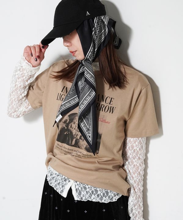 フォトTフラワープリントTシャツ