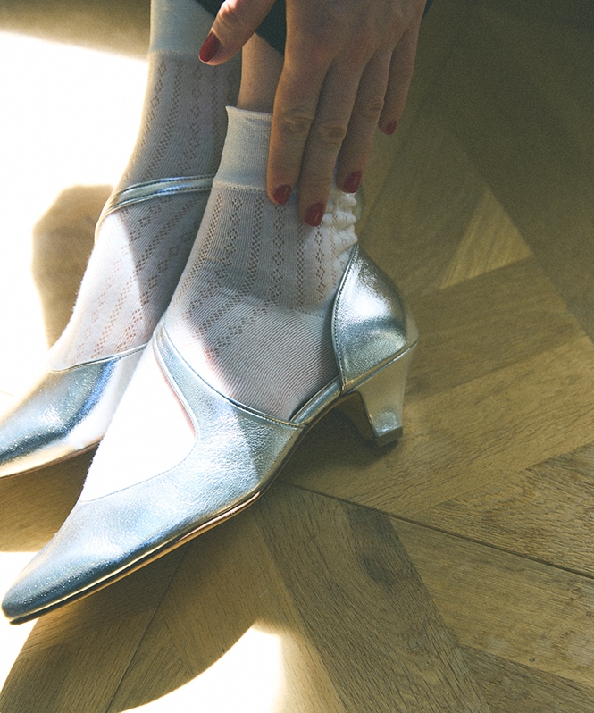 アシメストラップパンプス