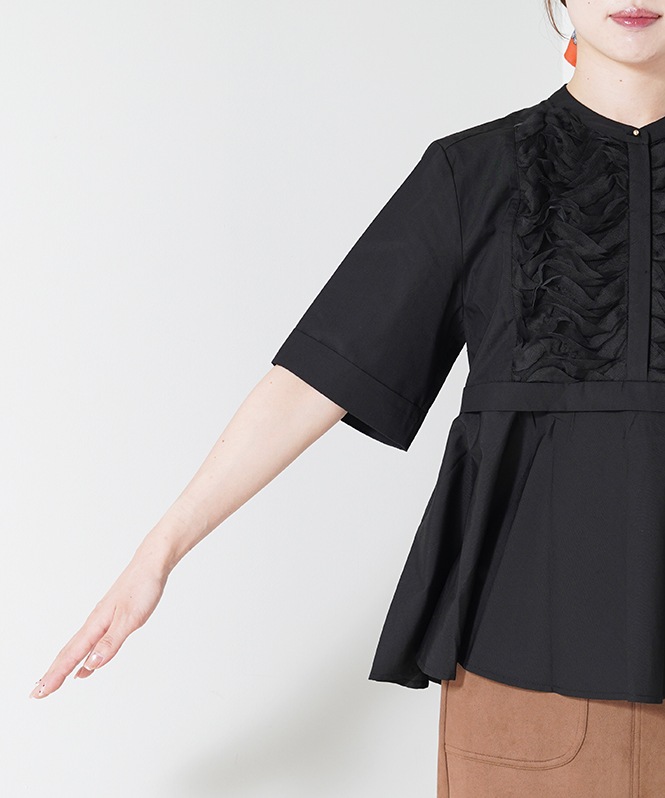 ウェーブフリル半袖ブラウス