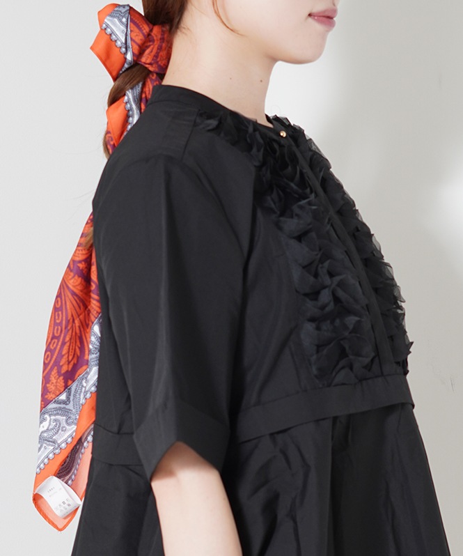 ウェーブフリル半袖ブラウス