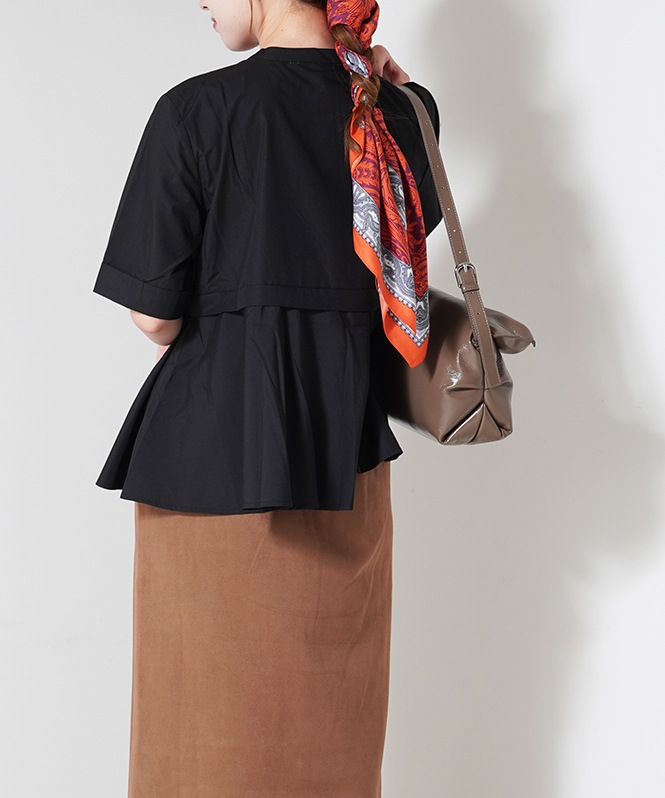 ウェーブフリル半袖ブラウス