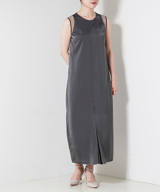 フロントスリットドレス
