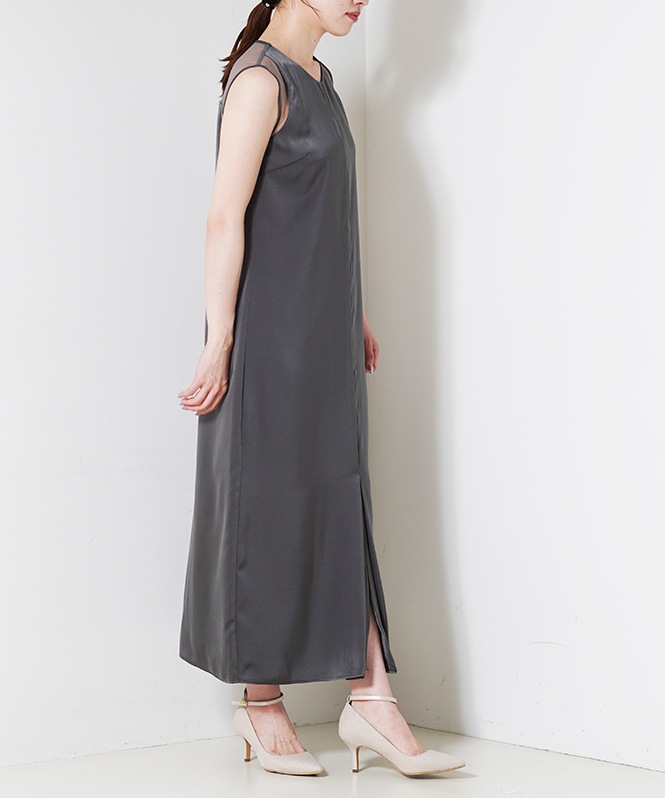 フロントスリットドレス