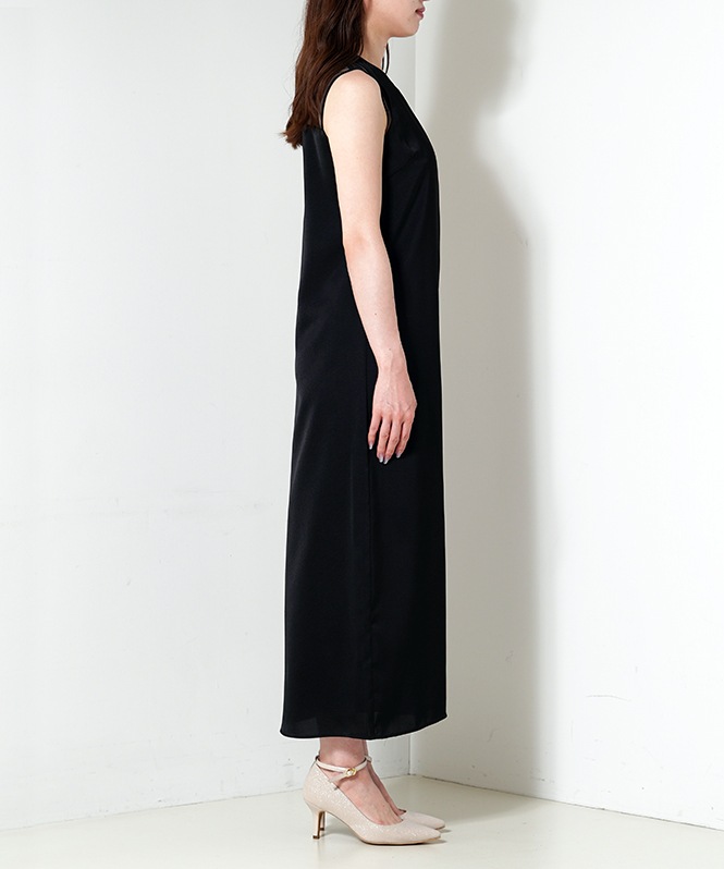 フロントスリットドレス