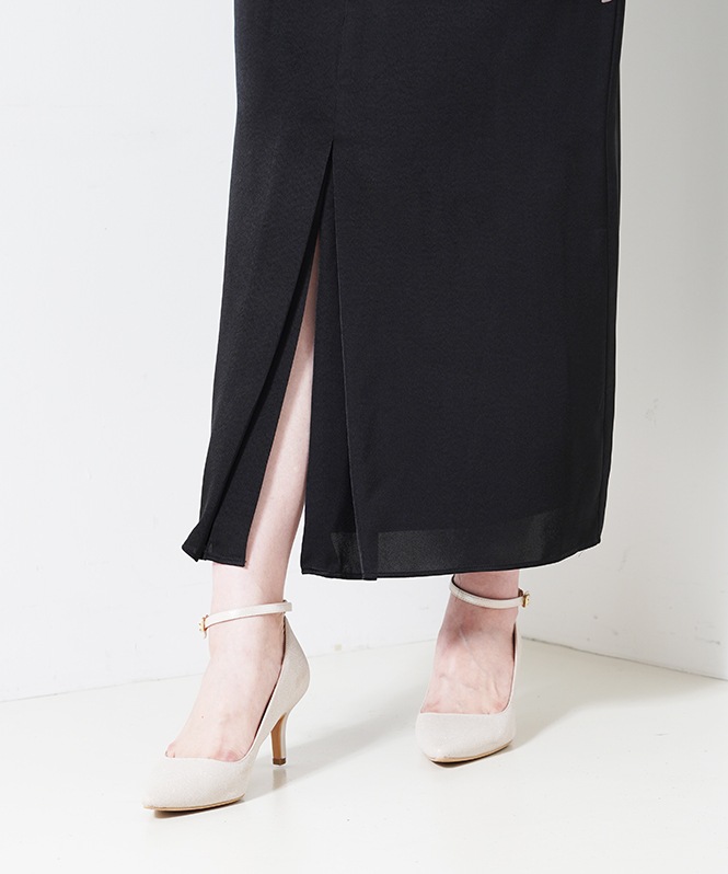 フロントスリットドレス