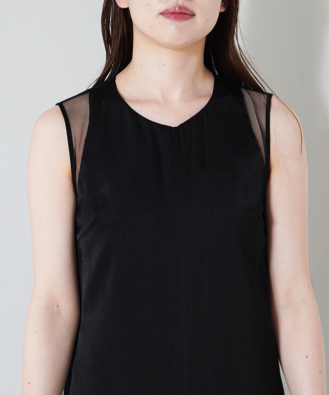 フロントスリットドレス