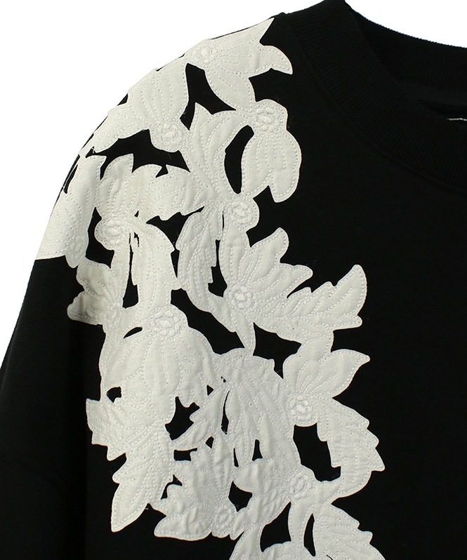 フラワー刺繍スウェット