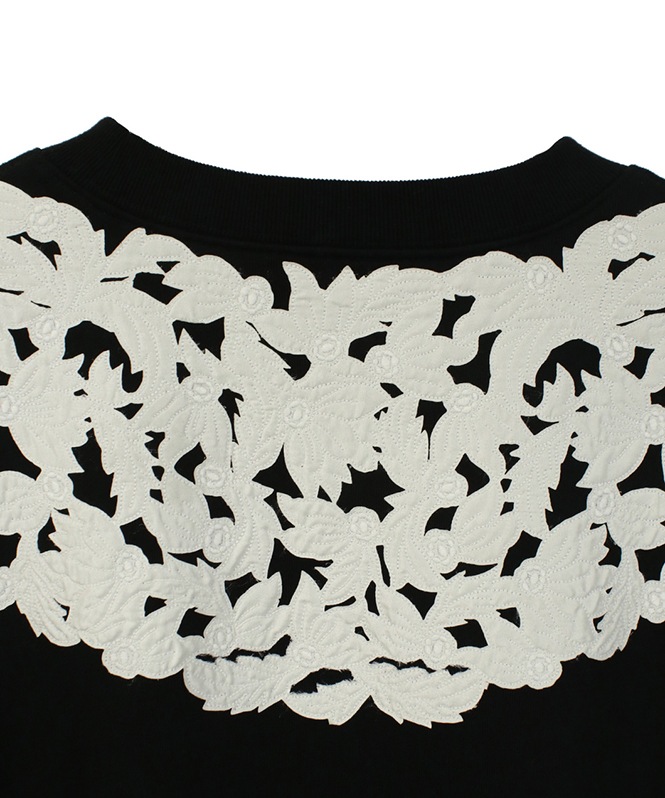 フラワー刺繍スウェット