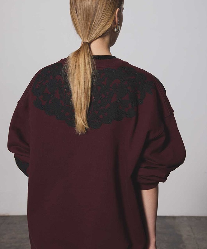 フラワー刺繍スウェット