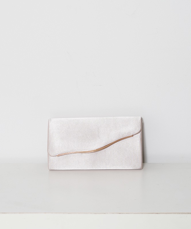 ウェーブラインサテンクラッチバッグ