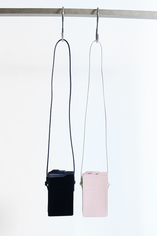 「大人気 新入荷 新品」に該当するファッション通販 beautiful people PU&カウハイドアドレスフォンポーチ | BAG バッグ