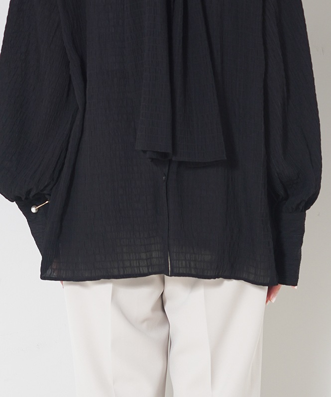 シアーテクスチャーボウタイ風ブラウス