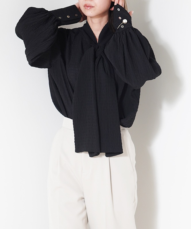 シアーテクスチャーボウタイ風ブラウス