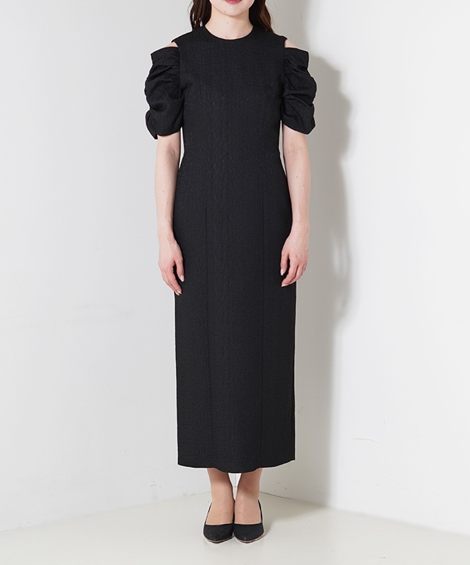 ショルダーデザインドレス