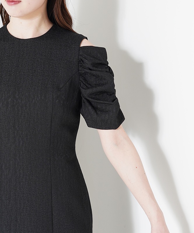 ショルダーデザインドレス