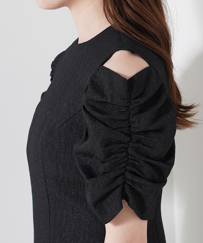 ショルダーデザインドレス