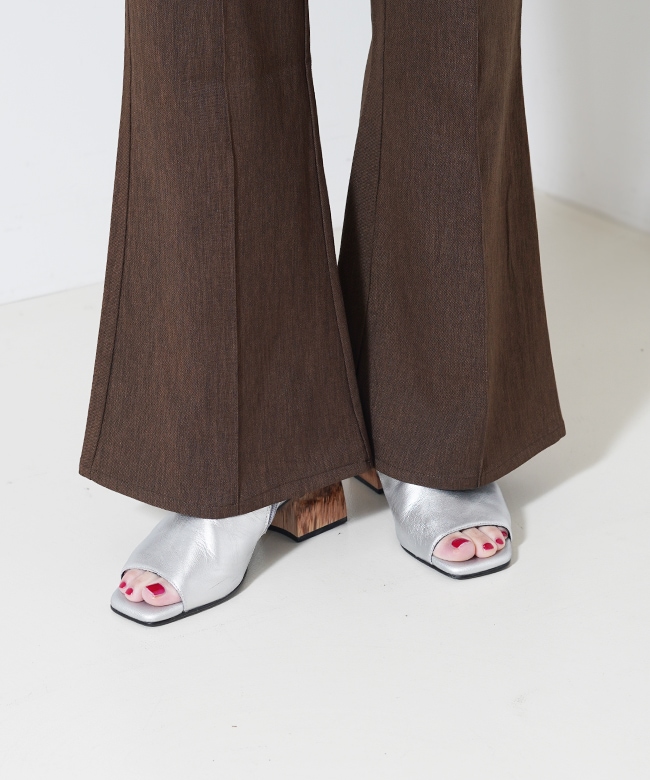 センターシームフレアパンツ