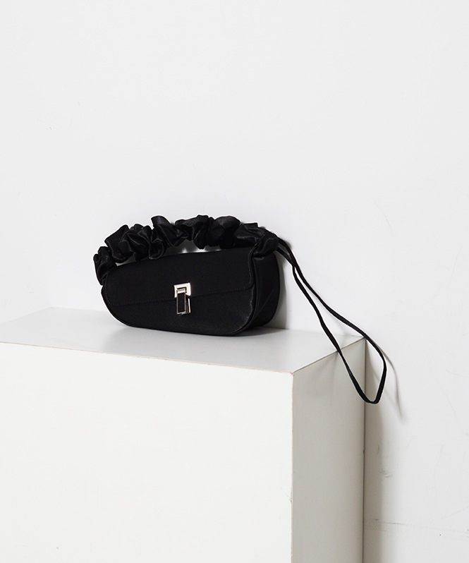 Frill handle clutch