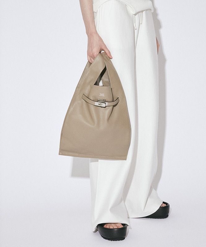 beautiful people laege market bag in shrink leathe