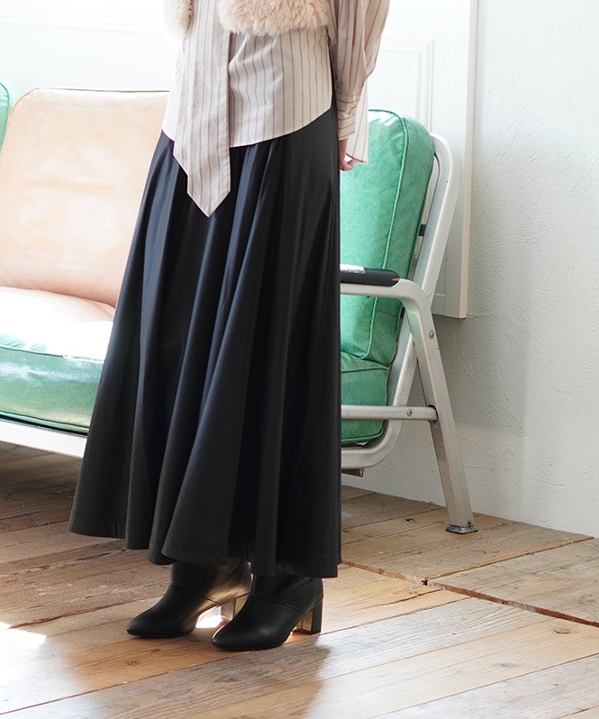 ファイクレザーフレアスカート