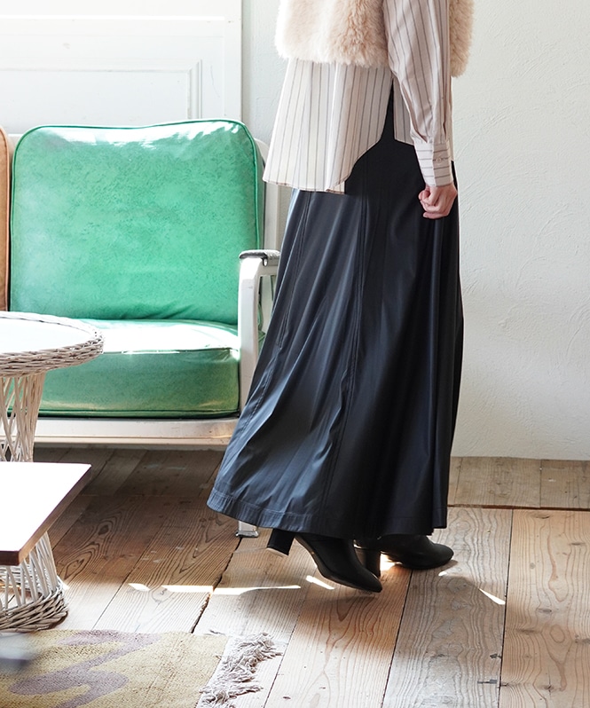 ファイクレザーフレアスカート