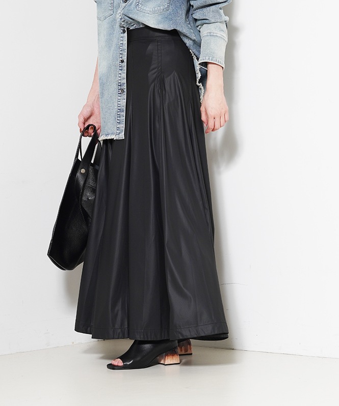 ファイクレザーフレアスカート