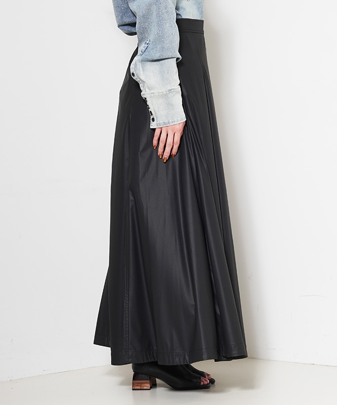 ファイクレザーフレアスカート