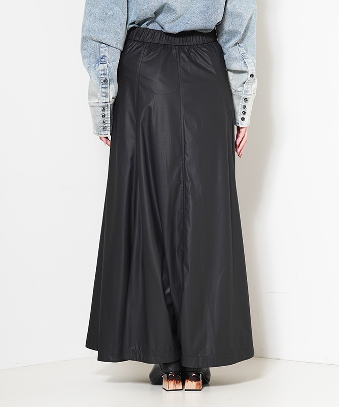 ファイクレザーフレアスカート