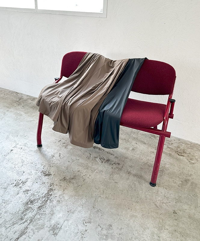 ファイクレザーフレアスカート