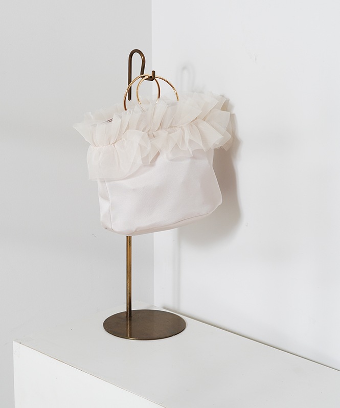 サテンフリルバッグ