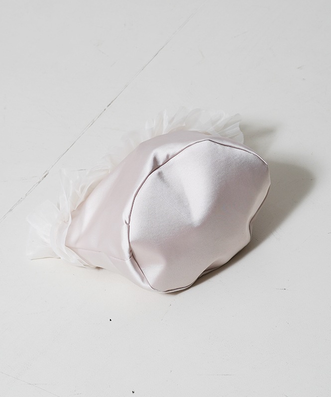 サテンフリルバッグ