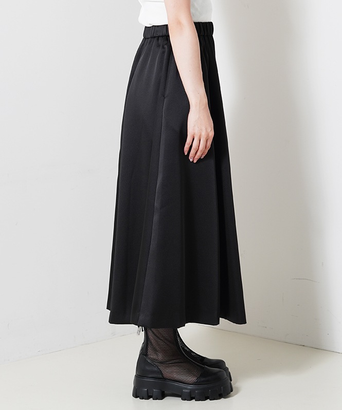 サテンサーキュラースカート