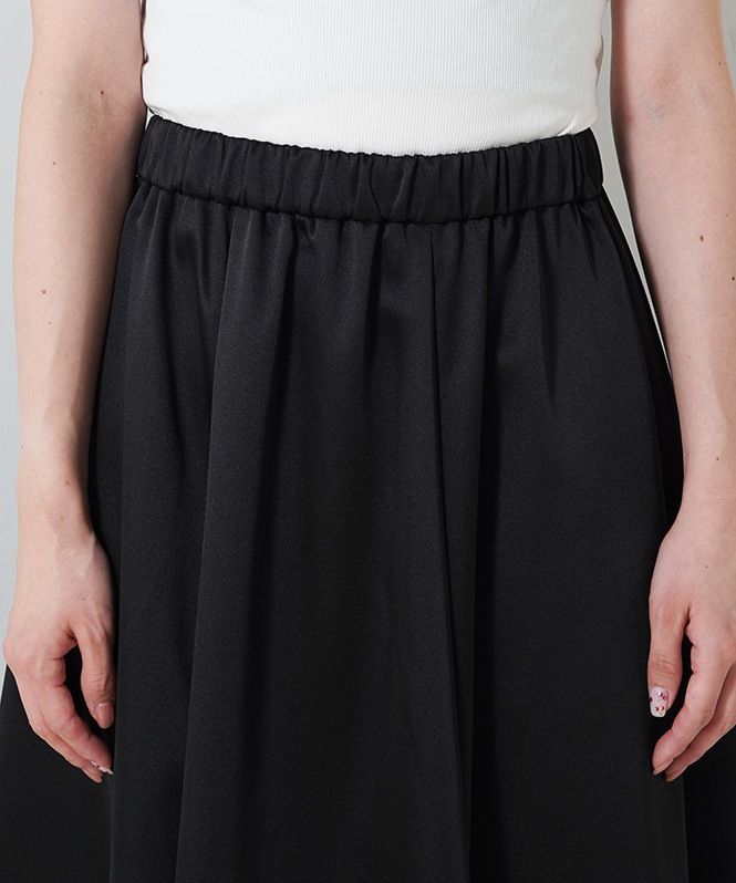 サテンサーキュラースカート