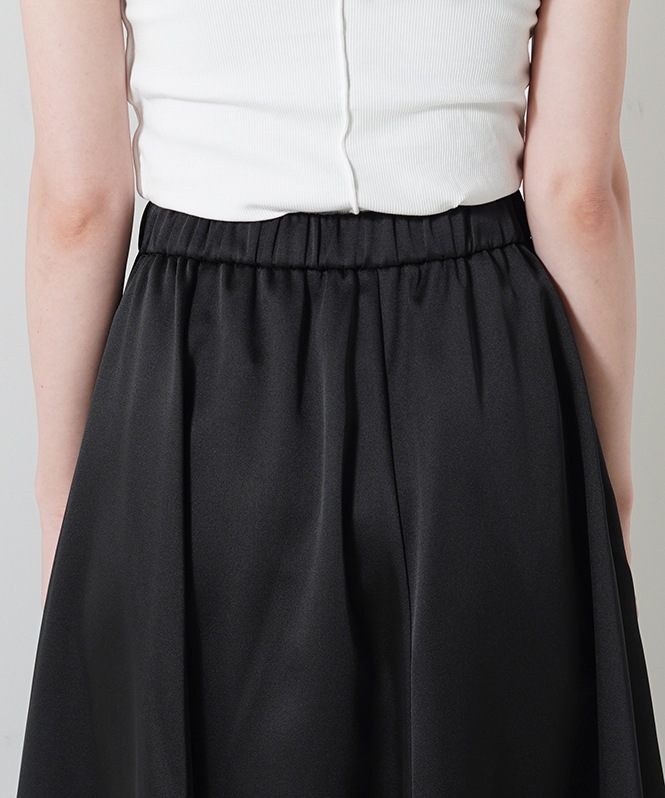 サテンサーキュラースカート