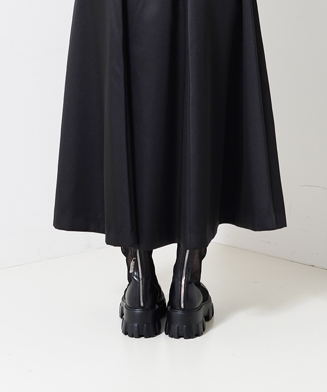 サテンサーキュラースカート