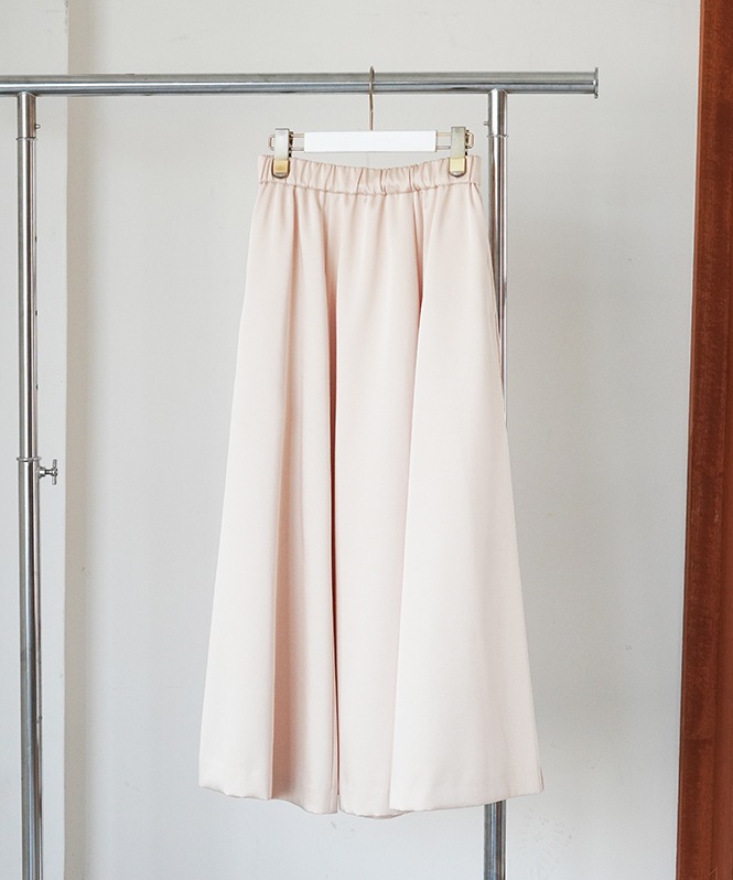 サテンサーキュラースカート