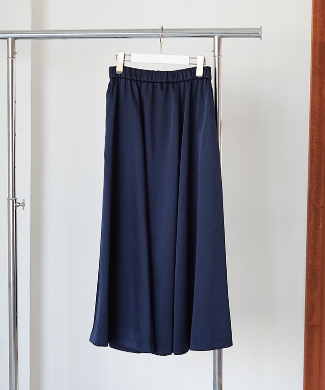 サテンサーキュラースカート