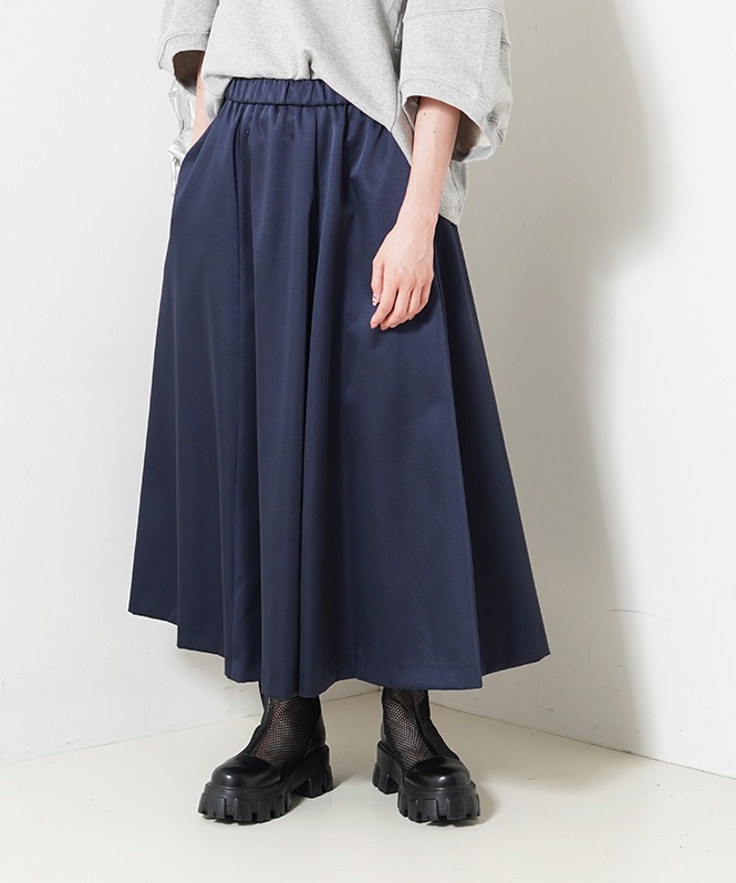 サテンサーキュラースカート