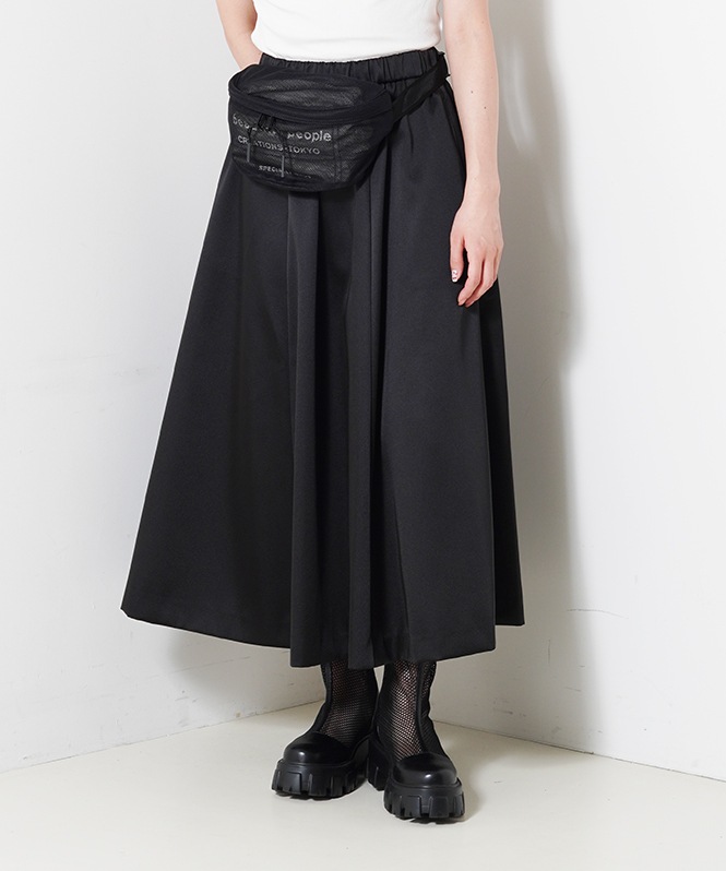 サテンサーキュラースカート