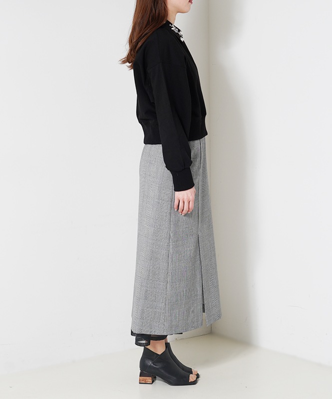 ビジューカラートップス