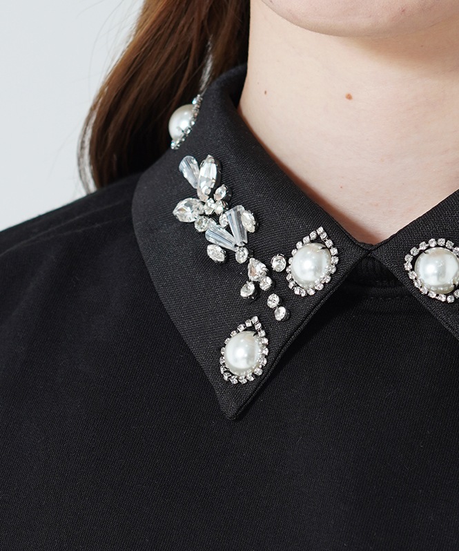 ビジューカラートップス