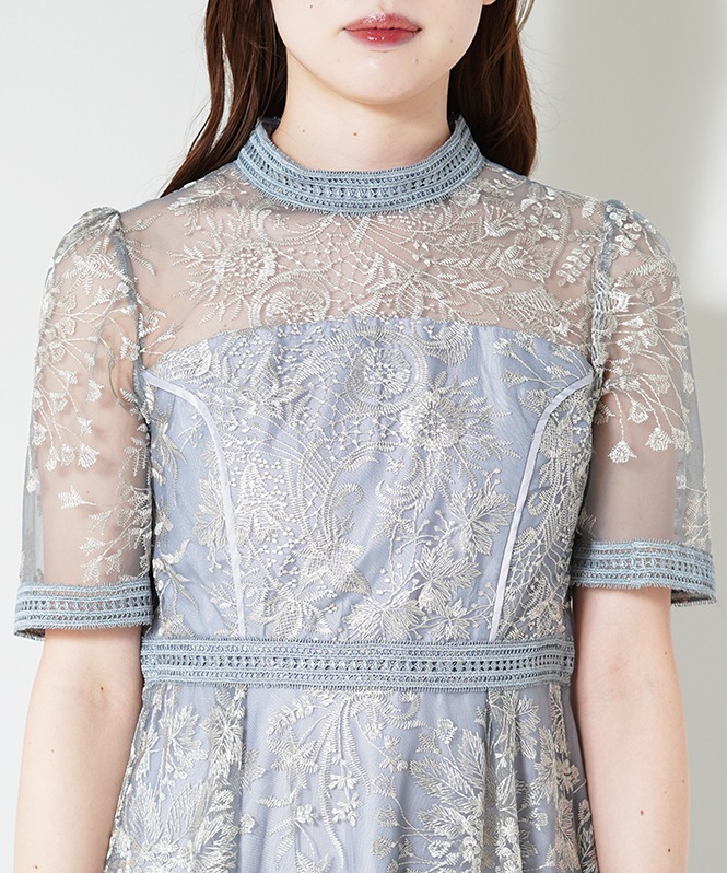 エンブロイダリードレス