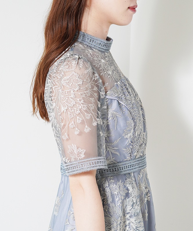 エンブロイダリードレス