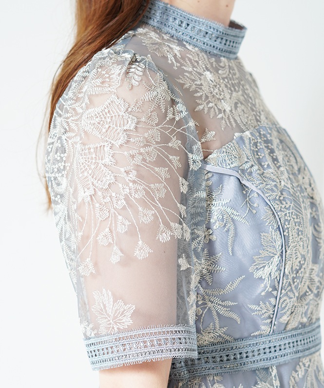 エンブロイダリードレス