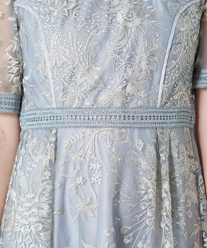 エンブロイダリードレス