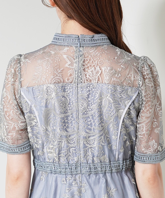 エンブロイダリードレス