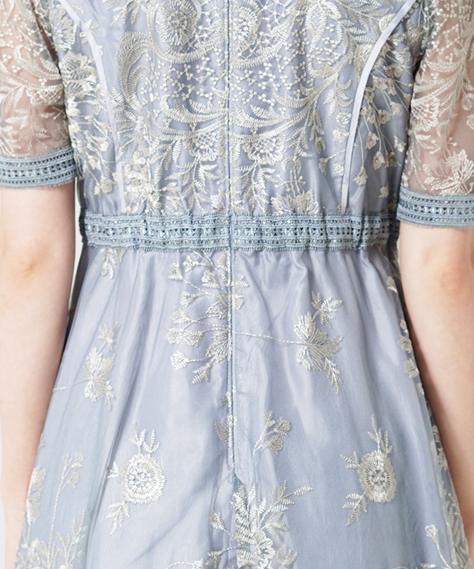 エンブロイダリードレス