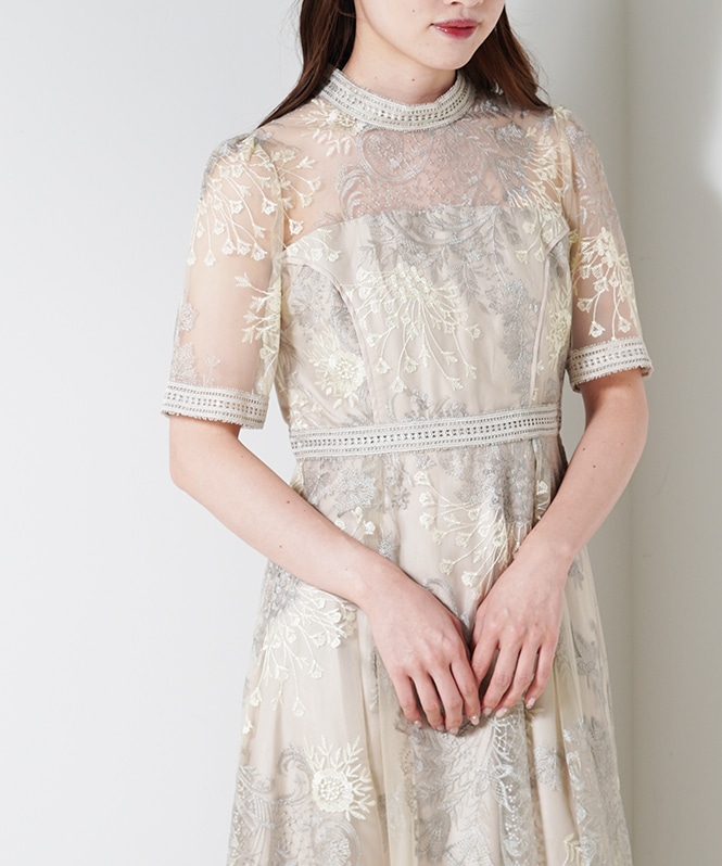エンブロイダリードレス